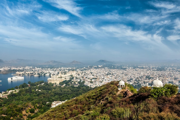 Foto vista aérea de udaipur, índia