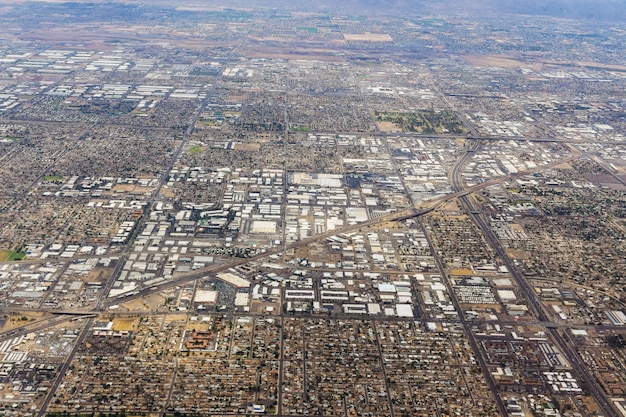 Foto vista aérea de um bairro no centro da cidade no horizonte de phoenix, arizona, eua