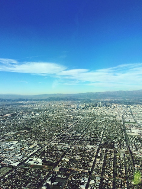 Foto vista aérea de um campo agrícola contra o céu azul