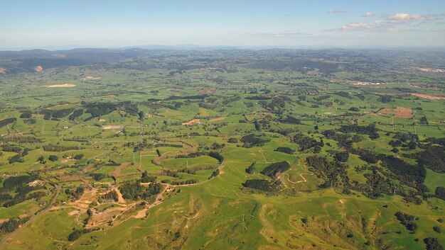 Foto vista aérea de um campo agrícola contra o céu