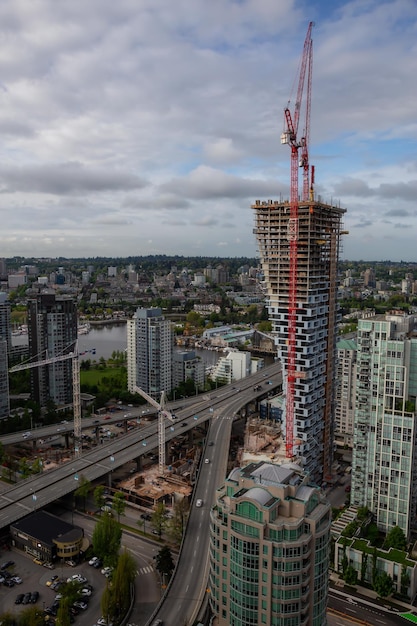 Vista aérea de um canteiro de obras moderno em Dowtown Vancouver