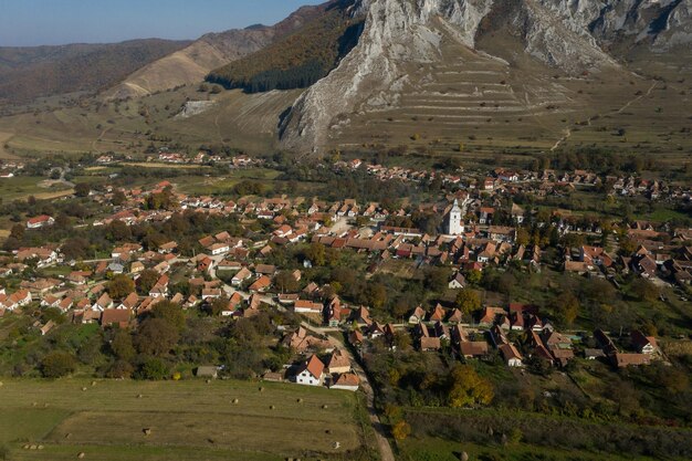 Vista aérea de um drone da aldeia de Rimetea, na Romênia