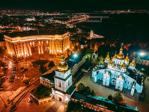 Vista aérea de um monastério drone St Michaels Goldendomed em Kyiv