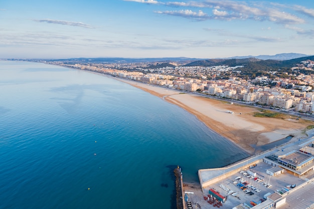 Vista aérea, de, um, pequeno, porto mar