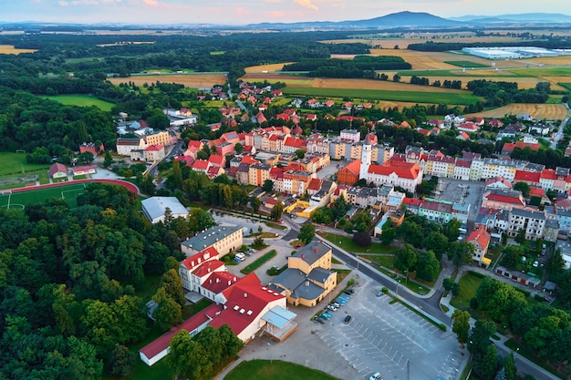 Vista aérea de um pequeno tpwn na Europa