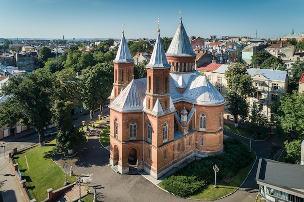 Vista aérea de um salão de órgãos localizado na antiga igreja armênia em Chernivtsi Ucrânia