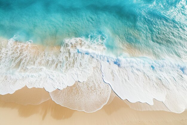 Foto vista aérea de uma bela praia tropical com água e areia turquesa