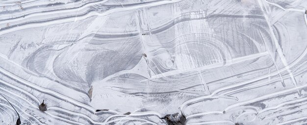 Vista aérea de uma paisagem coberta de neve