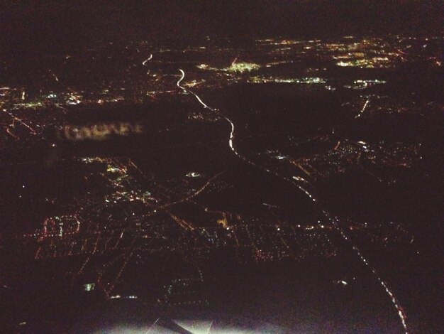 Foto vista aérea de uma paisagem urbana iluminada