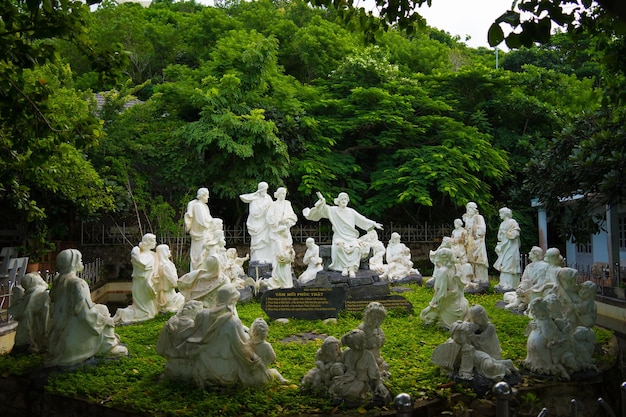 Vista aérea de Vung Tau com estátua de Jesus Cristo na montanha