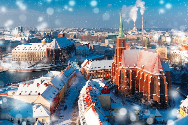 Vista aérea de Wroclaw na manhã de inverno