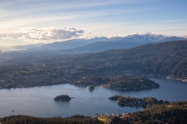 Vista aérea de Deep Cove y North Vancouver