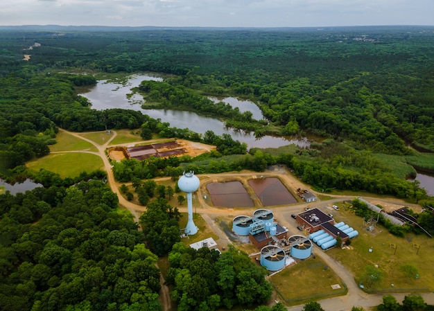 Vista aérea de depuradora de aguas residuales Industrial de tratamiento de aguas