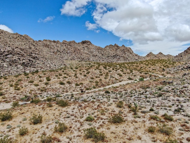 Vista aérea del desierto árido en Arizona, EE.UU.