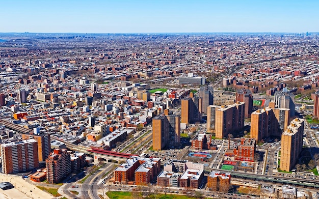 Vista aérea del distrito residencial de la ciudad de Nueva York, Estados Unidos. Apartamento en edificios residenciales. Arquitectura de rascacielos para inversión inmobiliaria empresarial. Casa de alquiler en el distrito de la ciudad