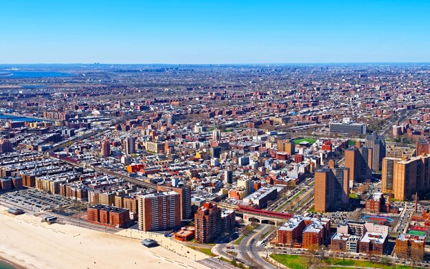 Vista aérea del distrito residencial de la ciudad de Nueva York, Estados Unidos. Apartamento en edificios residenciales. Arquitectura de rascacielos para inversión inmobiliaria empresarial. Casa de alquiler en el distrito de la ciudad