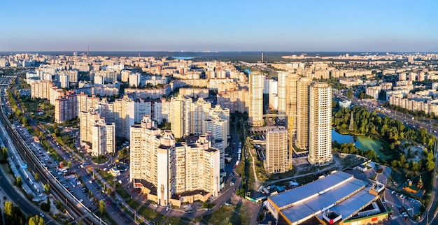 Vista aérea del distrito de troieshchyna de kiev, ucrania