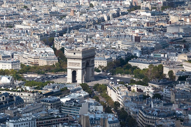 Vista aérea do Arco do Triunfo em Paris