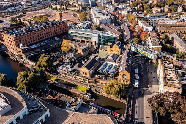 Vista aérea do camden lock market em londres, reino unido. vídeo da cidade de camden em londres.