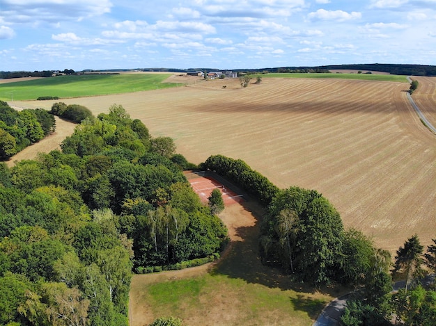 Vista aérea do campo de fazenda verde em Waterloo Bélgica Europa