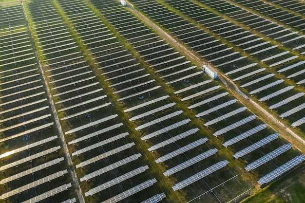 Foto vista aérea do campo de painéis solares