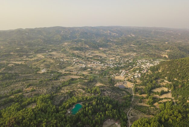 Vista aérea do campo, ilha de rodes, grécia