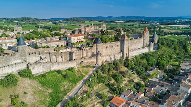 Vista aérea do castelo medieval da cidade e fortaleza de Carcassonne