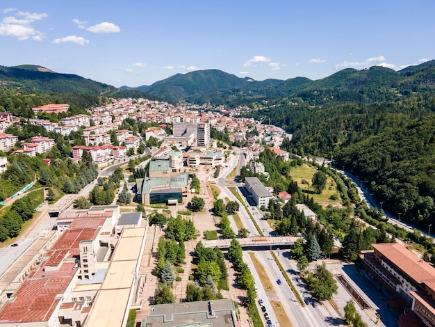 Vista aérea do centro da cidade de Smolyan, na Bulgária