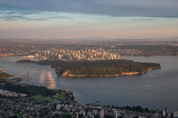 Vista aérea do centro da cidade de Vancouver City Modern Cityscape