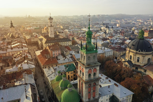 Vista aérea do centro histórico de Lviv Ucrânia, patrimônio cultural da UNESCO