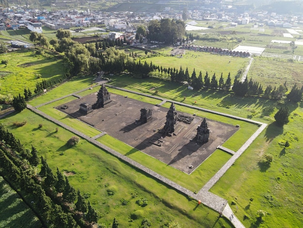 Vista aérea do complexo do templo arjuna em Dieng Plateau Indonésia