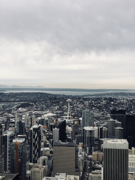 Vista aérea do crepúsculo e da cena noturna do centro de seattle, washington, eua