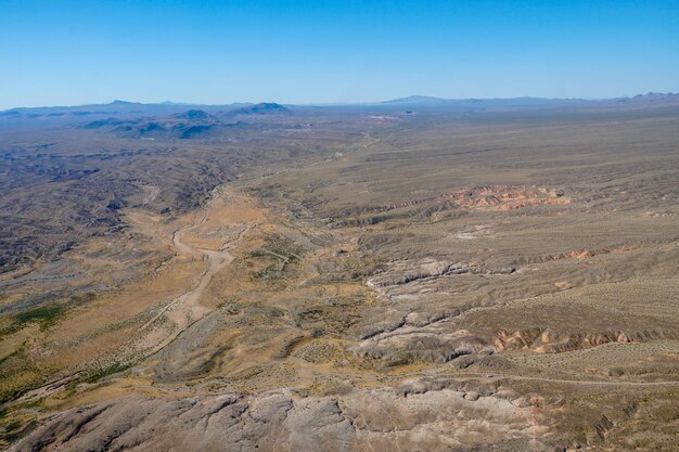 Vista aérea do deserto ao lado do Lago Mead em Mohave County Arizona Estados Unidos