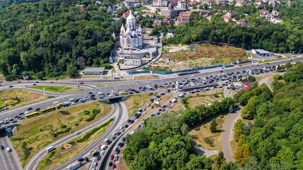 Vista aérea do drone da ponte ferroviária