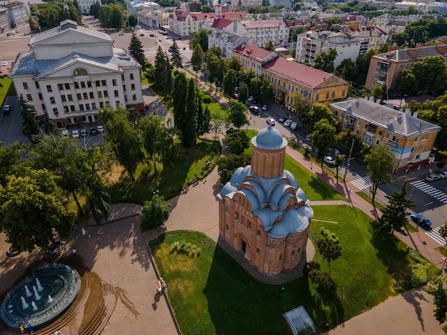 Vista aérea do drone do centro da cidade de chernihiv