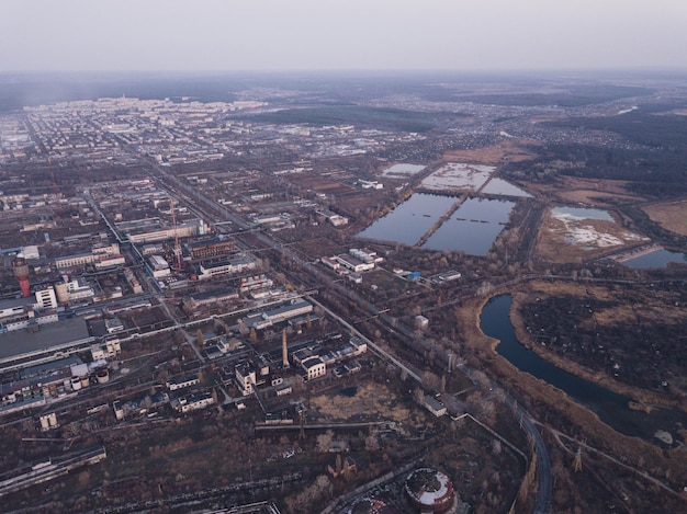 Vista aérea do drone na zona industrial