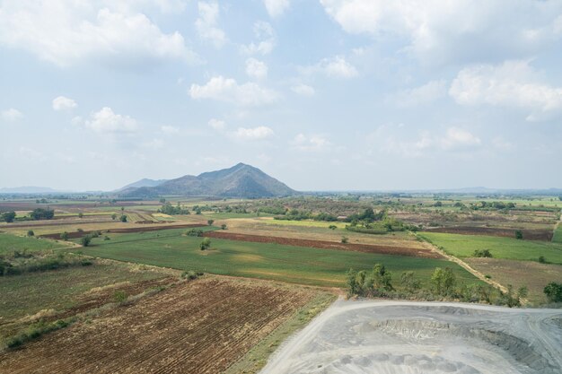 Vista aérea do drone voador de arroz de campo com padrão verde paisagem fundo da natureza vista de cima arroz de campo