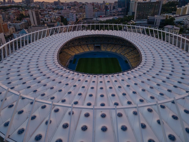 Vista aérea do estádio de futebol da cidade na Europa