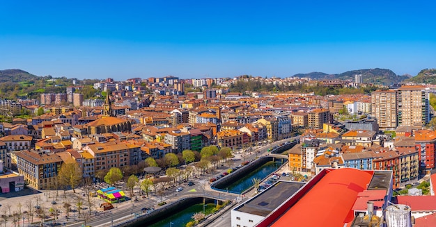 Vista aérea do horizonte da cidade de Errenteria de cima do País Basco de Gipuzkoa