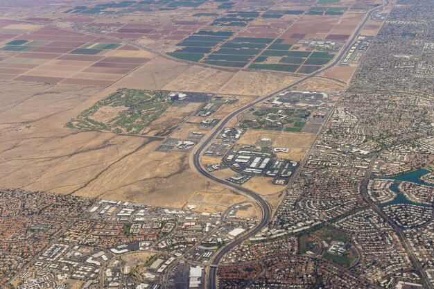 Vista aérea do horizonte do centro de phoenix, arizona, olhando para o nordeste sobre nós