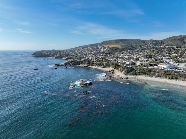 Vista aérea do litoral de laguna beach litoral sul da califórnia eua