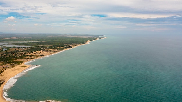 Vista aérea do litoral do Sri Lanka