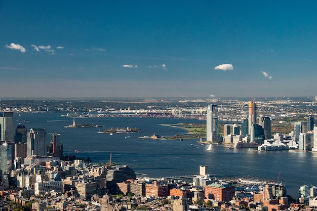 Vista aérea do Lower East Side de Manhattan com o Brooklyn