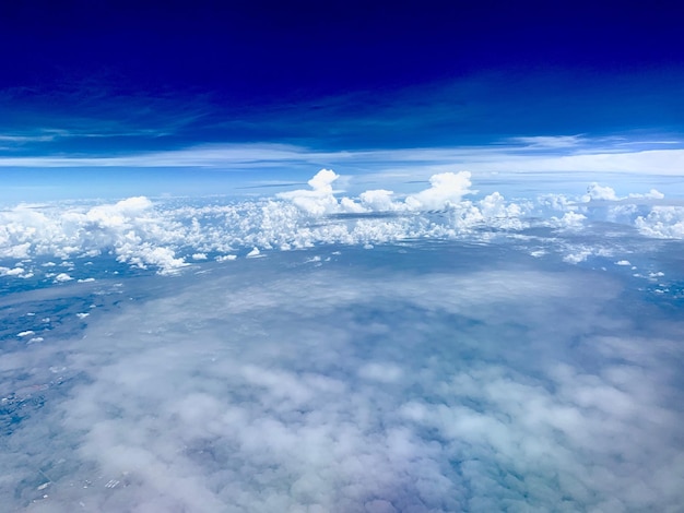 Foto vista aérea do mar contra o céu