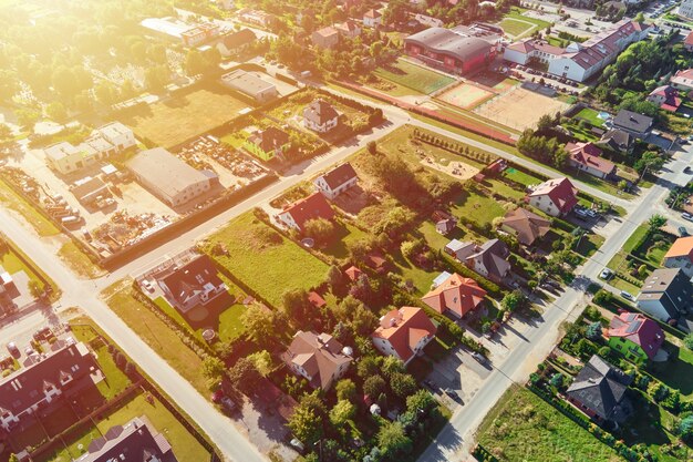 Foto vista aérea do moderno bairro residencial na cidade da europa