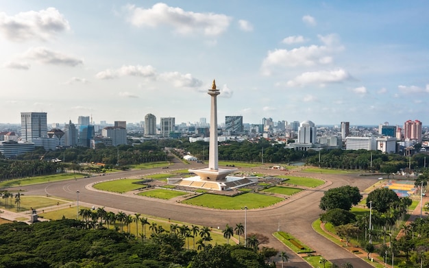 Foto vista aérea do monumento nacional no centro de jacarta