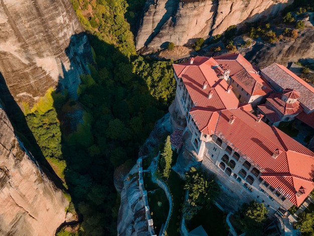 Vista aérea do mosteiro de Meteora Montanhas da Tessália Grécia verão