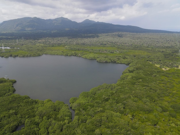 Vista aérea do Parque Nacional de West Bali, na Indonésia