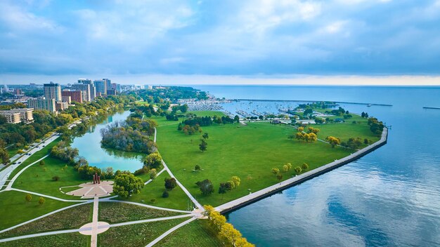 Foto vista aérea do parque urbano do lago michigan milwaukee