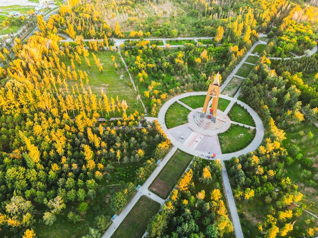 Vista aérea do parque Victory, na cidade de Bishkek, Quirguistão